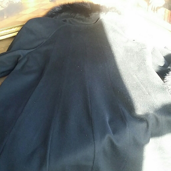 Wool coat with blue fox fur collar - Picture 4 of 7